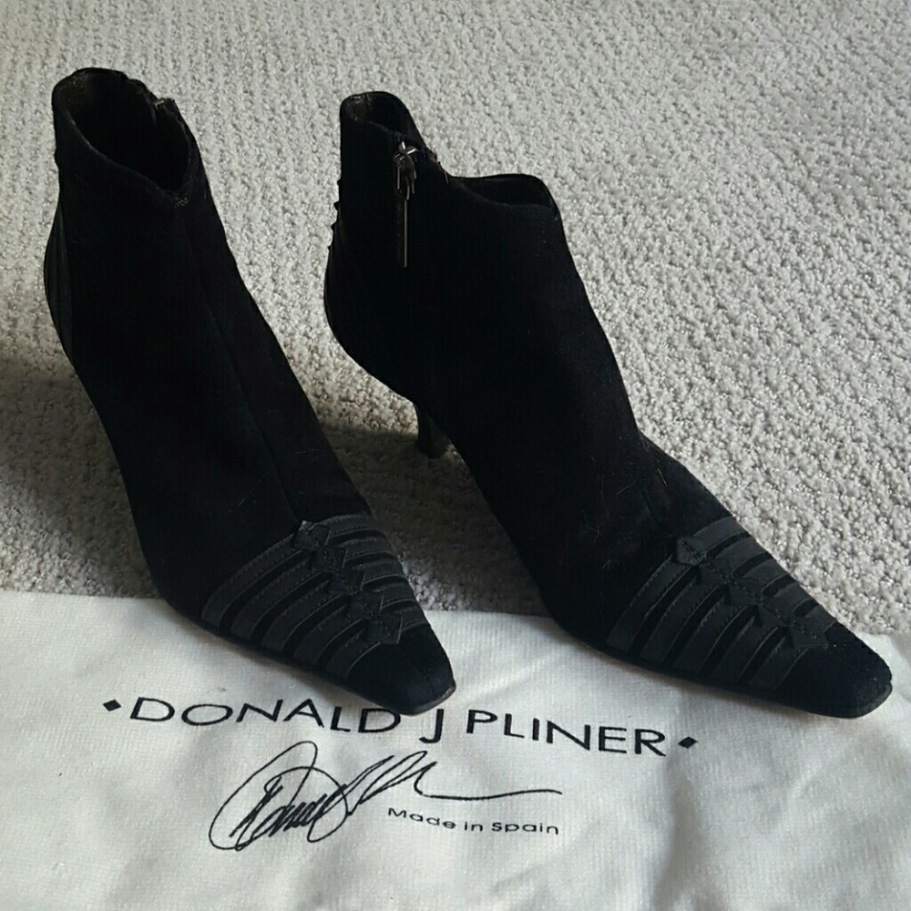 Donald Pliner bootie
